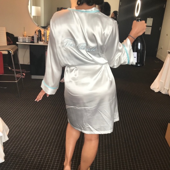 Bridal satin robe - Picture 4 of 5